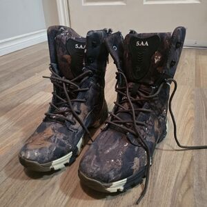 Camouflage Lace-Up Boots